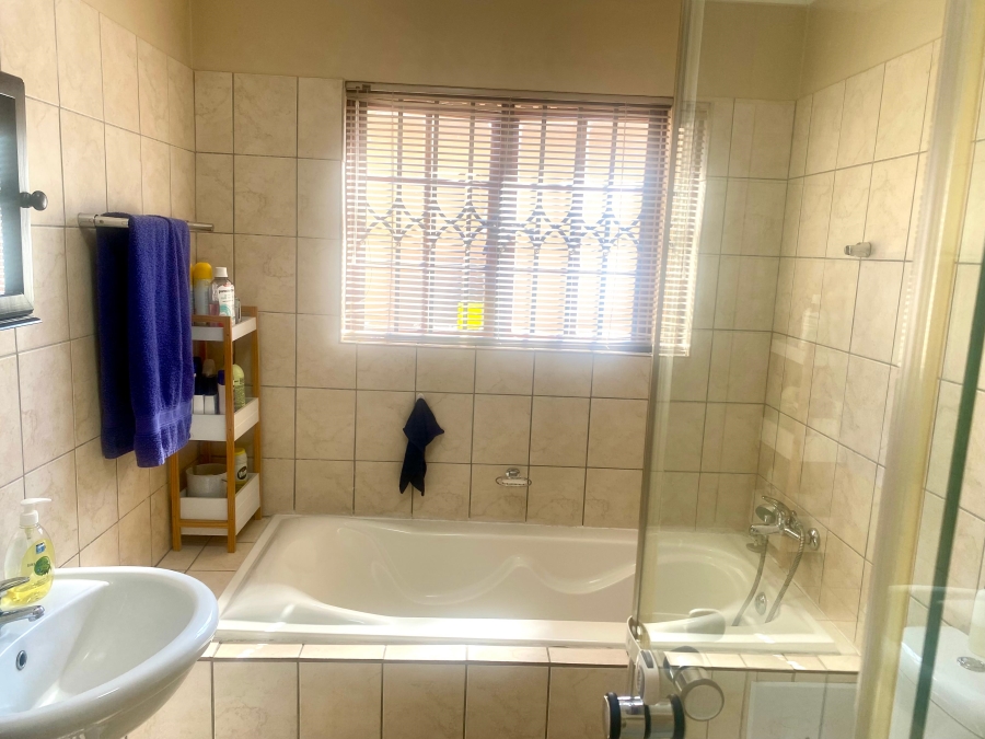 3 Bedroom Property for Sale in Waterval East North West